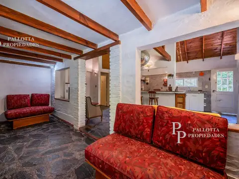 Casa 4 ambientes con 2 baños