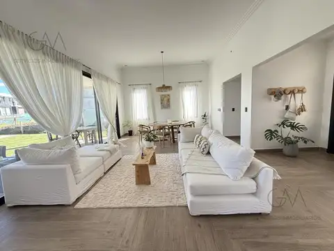 Casa en Venta con 1 cochera