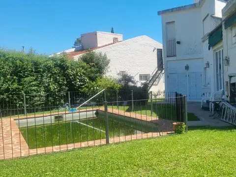 Casa en Venta con 3 cocheras