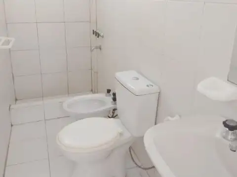 Depto Tipo Casa en Alquiler en Bernal Oeste, $ 420.000