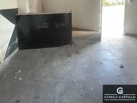 Galpón en alquiler de 100m2 ubicado en colectora A. Oeste Villa Sarmiento