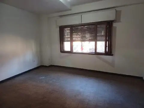 Casa 6 ambientes con 5 baños