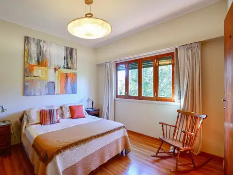 CASA EN VENTA CITY BELL 3 DORMITORIOS LOTE 1033M2