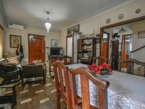 Casa 5 ambientes con 3 baños