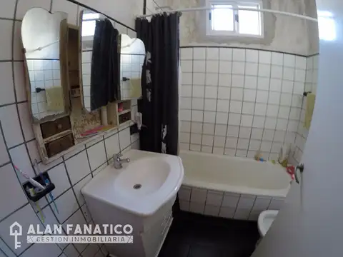 Casa 5 ambientes con 2 baños