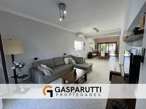 Casa en Venta con 2 cocheras