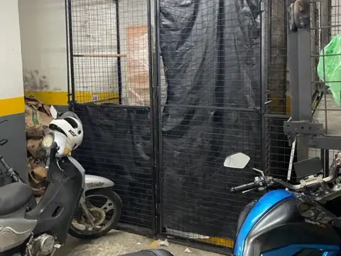 Cochera Guardamoto con Baulera en Villa Crespo!