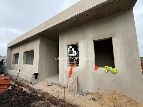 Casa en venta moderna de 5 amb, pileta y fondo a verde. Barrio Santa Sofia.Pilar 100