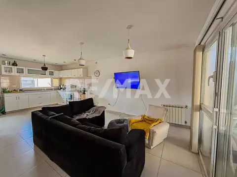 EN VENTA DUPLEX 2 DORM CON PATIO FERNANDEZ ORO