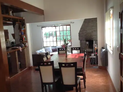 Venta casa 4 Amb. parque, pileta, quinchoen Parque Leloir, I