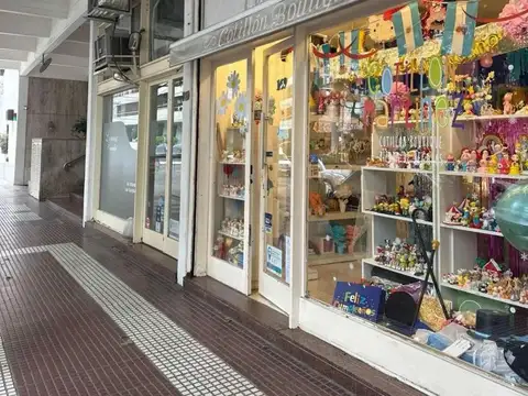 Lindísimo local de 65m2 en alquiler en pleno centro comercial de Martínez.