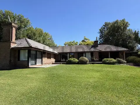 Venta Casa Los Cardales Country Club. Doble Lote al Golf.