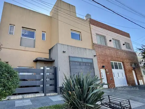 VENTA CASA 5 AMBIENTES HAEDO GARAGE PILETA TERRAZA
