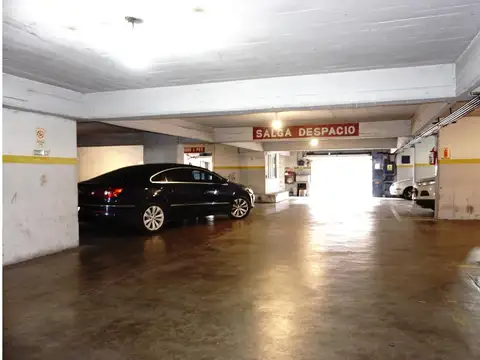Amplia cochera edificio de cocheras por rampa 2do subsuelo