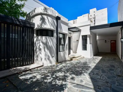 CASA VENTA LA PLATA 3 DORMITORIOS PATIO GARAGE