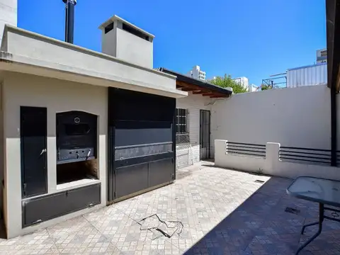 CASA VENTA LA PLATA 3 DORMITORIOS PATIO GARAGE