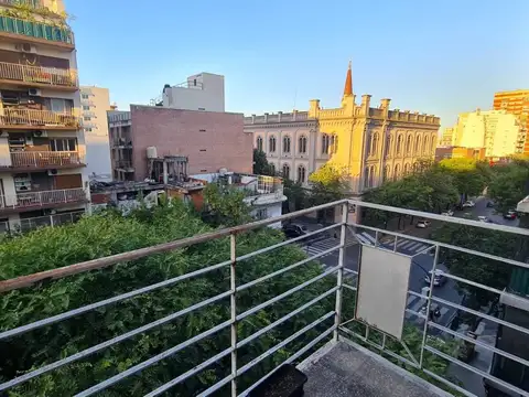 Alquiler departamento 3 ambientes con balcón en pleno caballito!