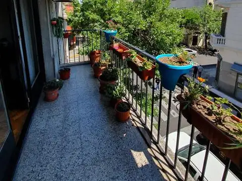 Departamento - 3 ambientes   dependencia y Balcon al Frente Luz y Sol