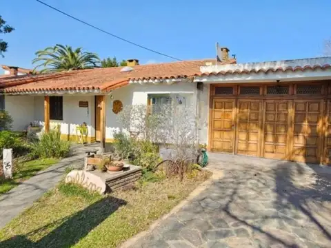 Venta Casa 4 amb. con Parque, Quincho y Cochera