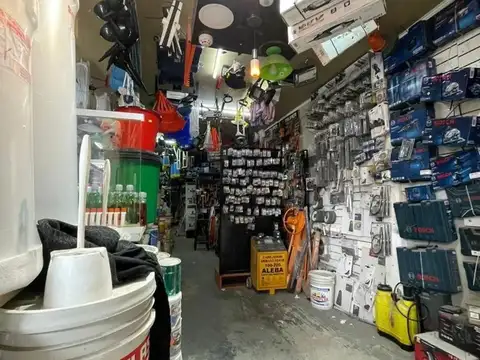 Oficina 10 ambientes con 8 baños