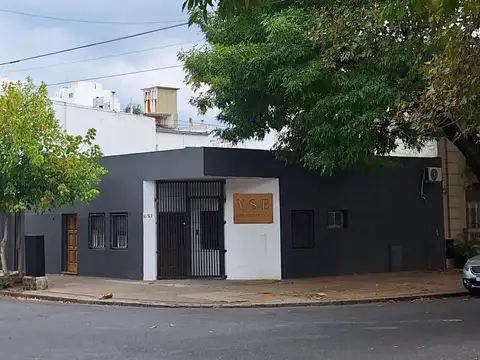Casa en venta - 3 Dormitorios 2 Baños - La Plata