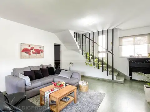 Depto Tipo Casa en Venta de 5 ambientes