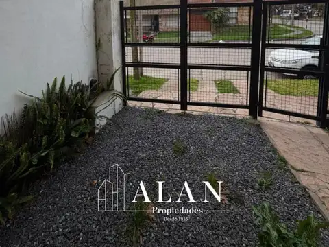 Casa en Alquiler con 1 cochera
