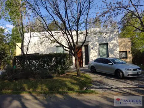 Muy linda casa en venta en San Carlos C.C.