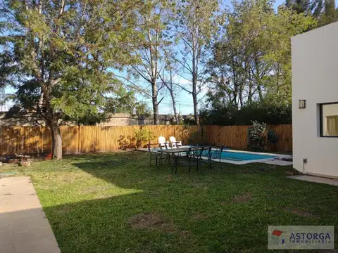 Casa en Venta con 5 cocheras