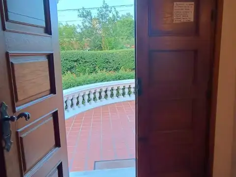 Casa 12 ambientes con 3 baños