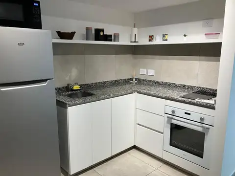 Excelente monoambiente semi equipado a estrenar.