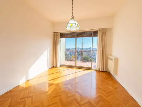 Venta de Departamento 4 Ambientes amplios con Baulera en edificio Torre en Zona Centro, Caseros