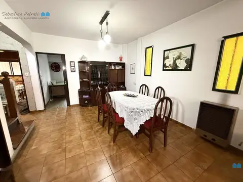Casa en Venta con 4 cocheras
