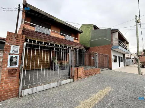 Casa 5 ambientes con Galpon,  trabaja y vivi en  Villa Luzuriaga 