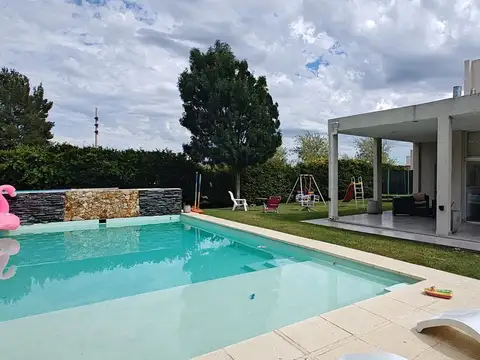 Casa en Alquiler de 4 dormitorios
