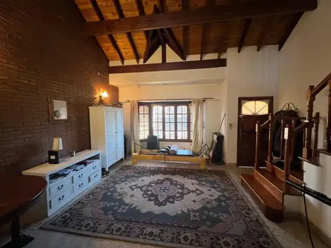 Casa 5 ambientes con 2 baños