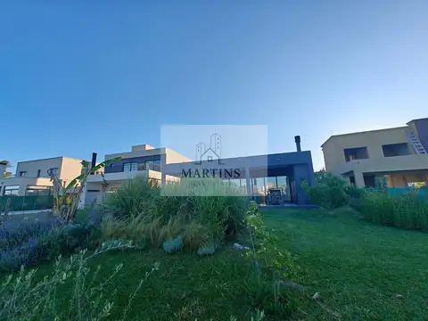 Casa en venta con pileta en Pilar del Este Santa Elisa