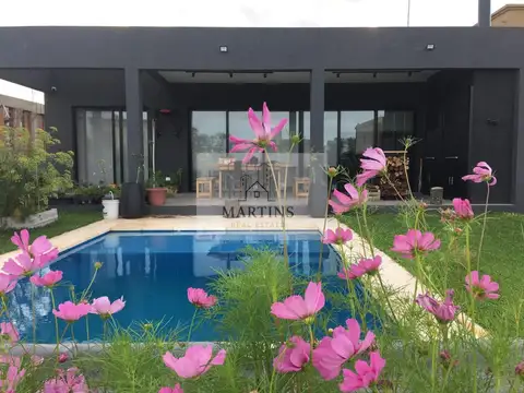 Casa en venta con pileta en Pilar del Este Santa Elisa