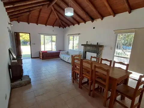 Casa 4 ambientes con 2 baños