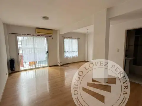 Gran semipiso en Olivos Centro  con cochera