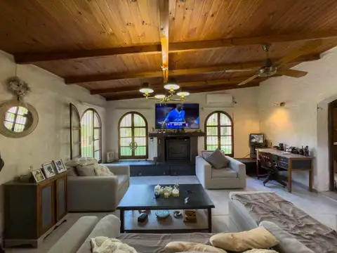 Casa en Venta con 2 cocheras