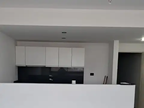 EXCELENTE DEPTO 2 AMBIENTES 2 BAÑOS AMPLIO BALCON LUMINOSO