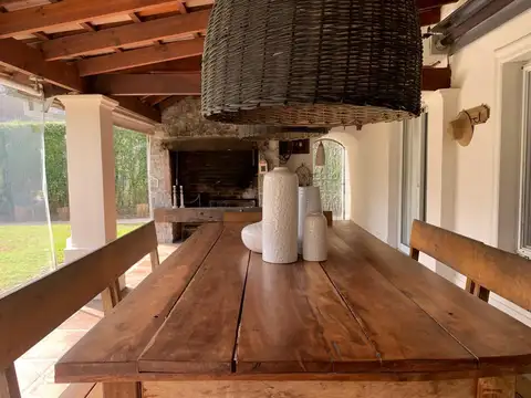 Casa en alquiler anual o temporal. Santa María de Tigre. 3 dormitorios