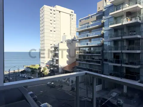 Amplio tres ambientes en Playa Chica vista al mar