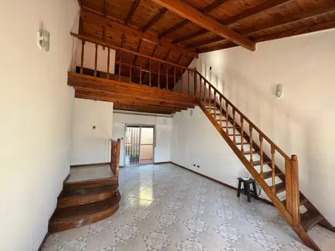 Depto Tipo Casa en Alquiler de 3 ambientes