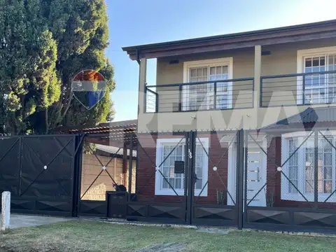 VENTA CASA 4 AMB EN  2 PLANTAS, LOMA VERDE ESCOBAR