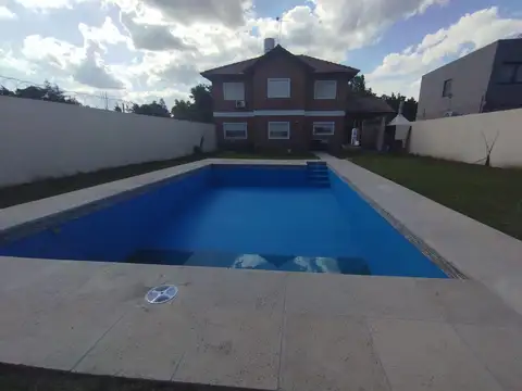 CASA 6 amb c/Pileta Bo. Semi Cerrado - La Reja - PERMUTA