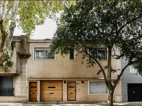 VENTA - CASA 3 DORMITORIOS CON COCHERA, PATIO Y TERRAZA EN ROSARIO - BARRIO LOURDES