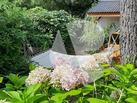 Casa 9 ambientes con 2 baños