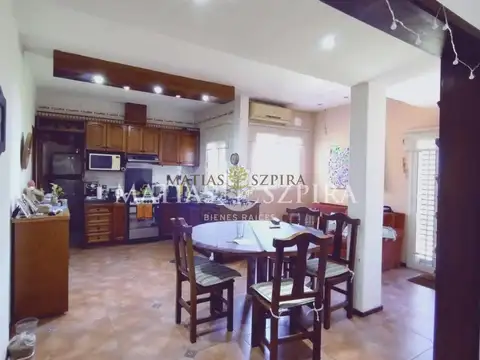 Casa 7 ambientes con 5 baños
